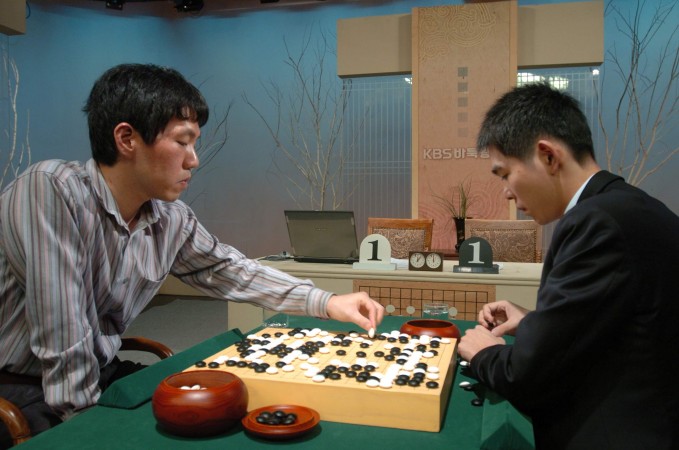 2000년대 10여 년 동안 전성기를 공유하며 한국바둑은 물론 세계바둑에서 쌍벽을 이룬 이세돌과 이창호(왼쪽). - 동아일보 DB 제공